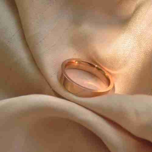 Rose gold stainless steel ring band (ring size 9)