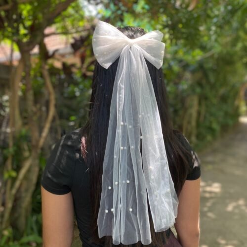 Bow hairclip with pearls