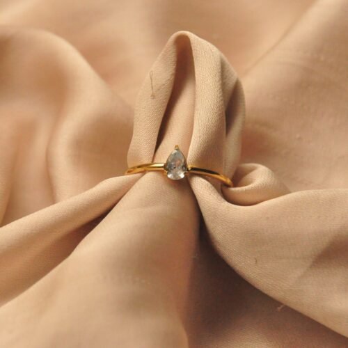 Syra - waterdrop stone ring (size 6)