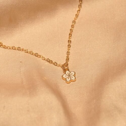 White dainty floral chain