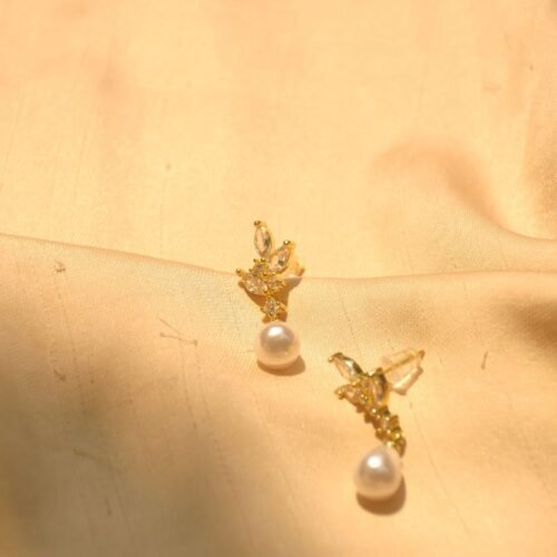 Selene pearl rhinestone earrings (Gold)