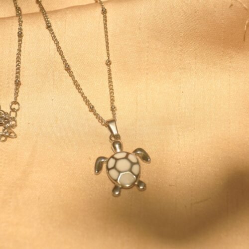 White steel turtle necklace (Silver)